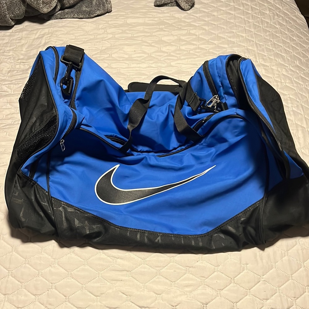 2.5 ft x 1 ft Nike gym bag